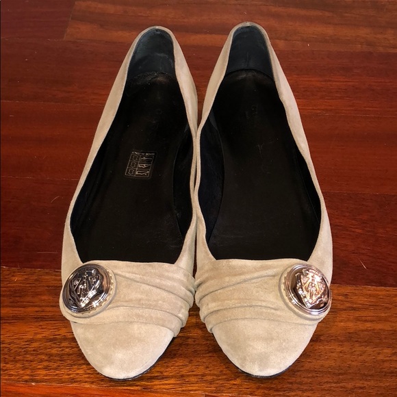 Gucci Crest Logo Suede Flats - Picture 2 of 8